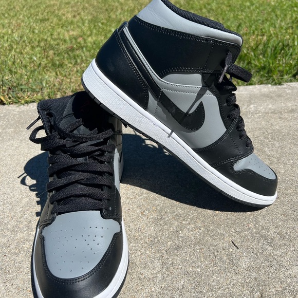 Jordan 1 Mid Shadow Red - Picture 5 of 8